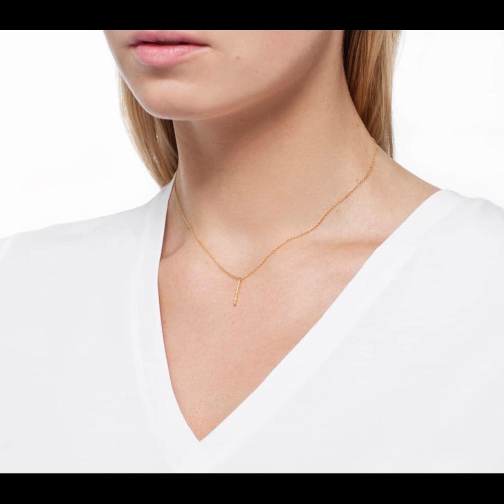 Astrid & Miyu rose gold bar necklace